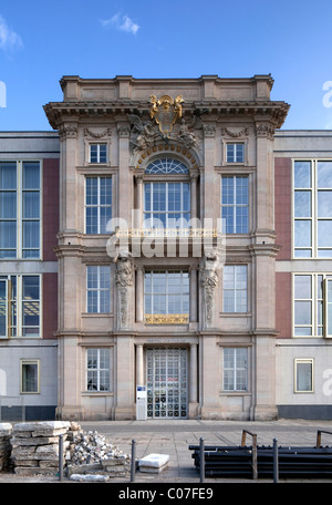 Ex RDT Staatsratsgebaeude membro consiglio edificio con un elemento di facciata del palazzo Stadtschloss, quartiere Mitte di Berlino Foto Stock