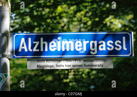 Il nome della strada Alzheimergassl in onore di Alois Alzheimer Wessling, Fuenfseenland o cinque laghi, Alta Baviera, Baviera Foto Stock