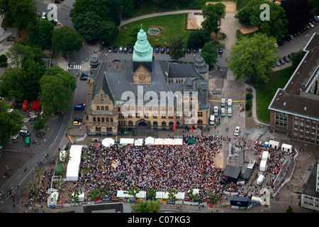 Vista aerea, proiezione pubblica, Coppa del Mondo di Calcio 2010, la partita Germania vs Australia 4-0, Rathausvorplatz square Foto Stock