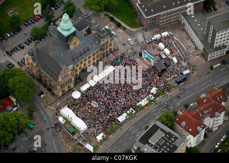 Vista aerea, proiezione pubblica, Coppa del Mondo di Calcio 2010, la partita Germania vs Australia 4-0, Rathausvorplatz square Foto Stock