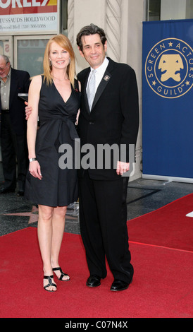 Marg Helgenberger e Alan Rosenberg "Screen Actors Guild Award of Excellence" stella sulla Hollywood Walk of Fame a Hollywood Foto Stock