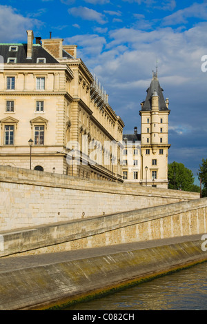 Palazzo al Riverside, Lussemburgo Palace, Senna, Parigi, Francia Foto Stock