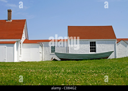 Guardiano della casa museo con dory, colonia di artisti, Monhegan Island, costa del Maine, New England, STATI UNITI D'AMERICA Foto Stock