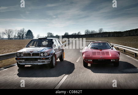 Lancia Delta Integrale 8V 1988 & 1975 Lancia Stratos Gruppo 4 prototipo sulla strada vicino a Torino Italia Foto Stock