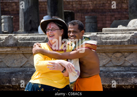 India, Mangalore, Karkala. Jains religione tempio, c. 1432 Annuncio. Home alla famosa pietra monolitica statua del signore Gomateshwara. Foto Stock