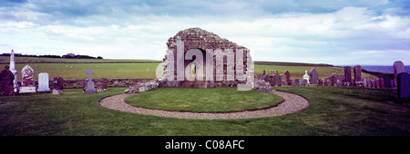 Resti di San Nicola Orphir Round Kirk costruito dal Conte Hakon nel tardo xi secolo circondata da Orphir cimitero Foto Stock