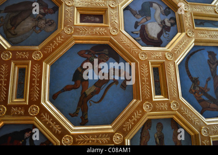 Verniciato, soffitto a cassettoni con 'Dancers delle Nazioni' nella sala da ballo del Ca d'Zan presso il Museo Ringling di Sarasota in Florida Foto Stock