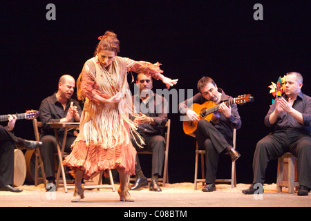 Londra, Inghilterra - Ballet Flamenco Eva Yerbabuena a Sadler's Wells festival di flamenco, Eva Yerbabuena dancing Foto Stock