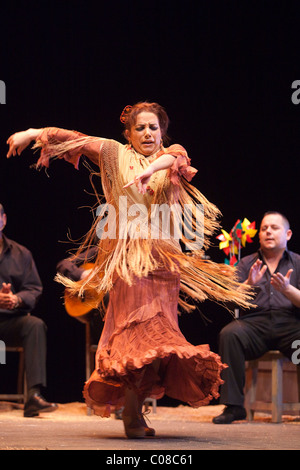 Londra, Inghilterra - Ballet Flamenco Eva Yerbabuena a Sadler's Wells festival di flamenco, Eva Yerbabuena dancing Foto Stock