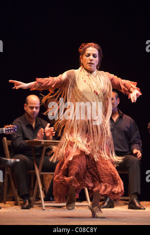 Londra, Inghilterra - Ballet Flamenco Eva Yerbabuena a Sadler's Wells festival di flamenco, Eva Yerbabuena dancing Foto Stock