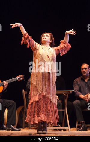 Londra, Inghilterra - Ballet Flamenco Eva Yerbabuena a Sadler's Wells festival di flamenco, Eva Yerbabuena dancing Foto Stock