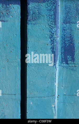Il blu parete colorata con texture Foto Stock