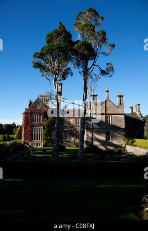 Muckross House costruito nel 1843, ora il Kerry Folklife Center, Parco Nazionale di Killarney, nella contea di Kerry, Irlanda Foto Stock