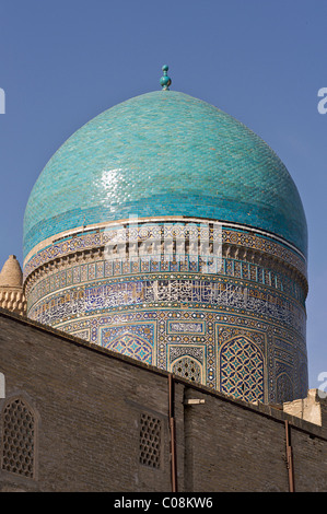 Cupola in piastrelle di Mir-i-arab madrasa, Bukhara, Uzbekistan Foto Stock