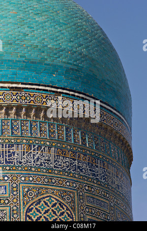 Cupola in piastrelle di Mir-i-arab madrasa, Bukhara, Uzbekistan Foto Stock