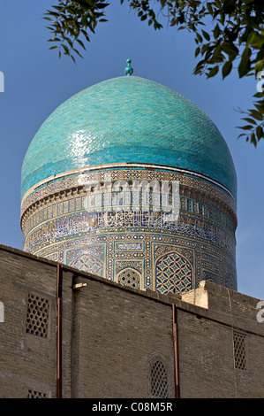 Cupola in piastrelle di Mir-i-arab madrasa, Bukhara, Uzbekistan Foto Stock