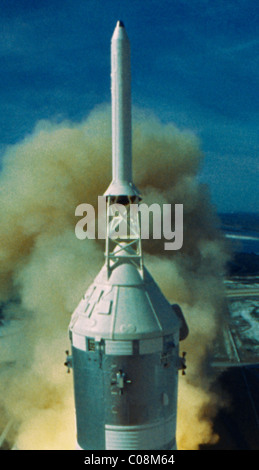 Lancio di Saturn V Rocket dal Pad A Launch Complex 39 al Kennedy Space Center lancio di Apollo 11 Mission First Moon Landing 16th luglio 1969 con astronauti Neil Armstrong, Edwin (Buzz) Aldrin e Michael Collins Foto Stock