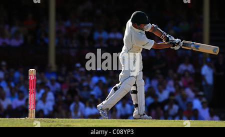 South African battitore Mark Boucher è colpiti da Peter Siddle durante il giorno e tre del terzo test match Foto Stock