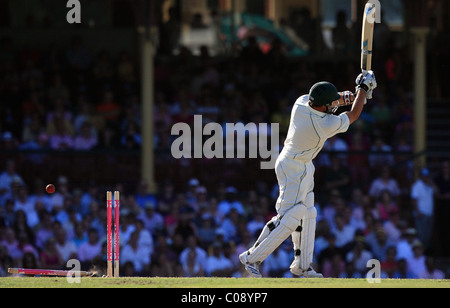 South African battitore Mark Boucher è colpiti da Peter Siddle durante il giorno e tre del terzo test match Foto Stock