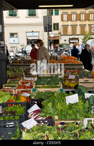 Mercato di frutta e verdura di Sant'Ambrogio, Firenze, Firenze, Toscana, Italia Foto Stock