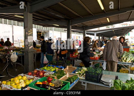 Mercato di frutta e verdura di Sant'Ambrogio, Firenze, Firenze, Toscana, Italia Foto Stock