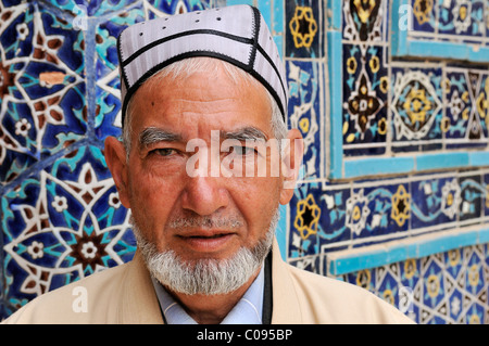 Uzbek uomo con tradizionale hat, cap, Uzbekistan in Asia centrale Foto Stock