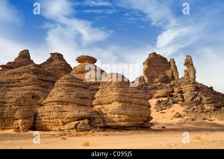 Le formazioni rocciose nel deserto libico, Wadi patners per la, Akakus montagne, deserto libico, Libia, Africa Foto Stock