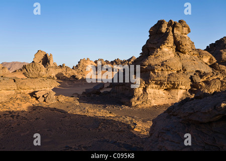 Le formazioni rocciose nel deserto libico, Akakus montagne, deserto libico, Libia, Africa Foto Stock