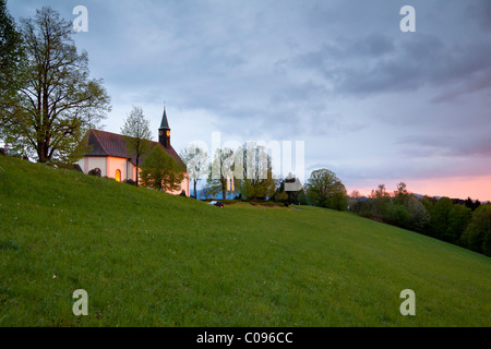 La cappella di pellegrinaggio di Maria Lindenberg presso San Pietro nella foresta nera al tramonto, Baden-Wuerttemberg, Germania, Europa Foto Stock