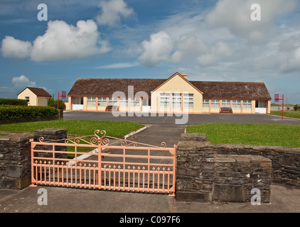 Foto scuola rurale edificio in una giornata di sole Foto Stock