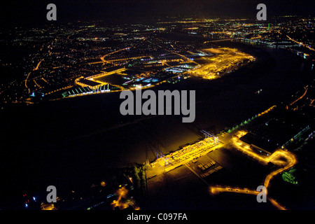 Vista aerea, Logport centro logistico di notte, Duisport, Duisburg porto di Duisburg, zona della Ruhr, Renania settentrionale-Vestfalia Foto Stock