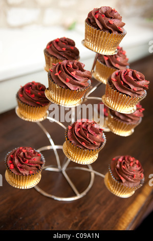 Tazza di cioccolato torte su un display stand Foto Stock