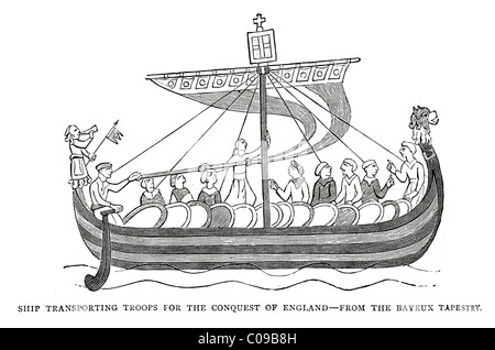Vintage incisione di una nave trasporto truppe per la conquista dell'Inghilterra, dall'Arazzo di Bayeux Foto Stock