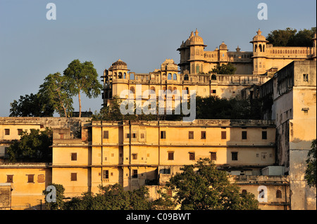 Parziale vista sul palazzo di città di Udaipur, Rajasthan, India, Asia Foto Stock