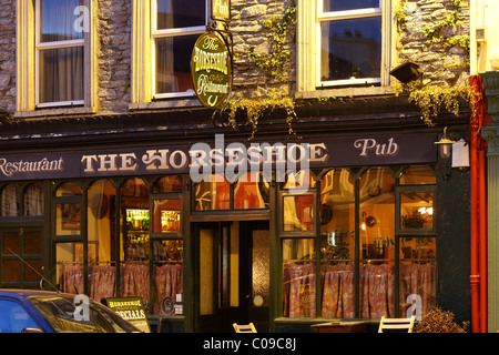 Il ferro di cavallo pub e ristorante, Kenmare, Ring of Kerry County Kerry, Irlanda Isole britanniche, Europa Foto Stock
