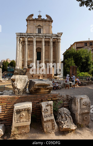 Antonius e Faustina tempio, Foro Romano, Roma, Italia, Europa Foto Stock