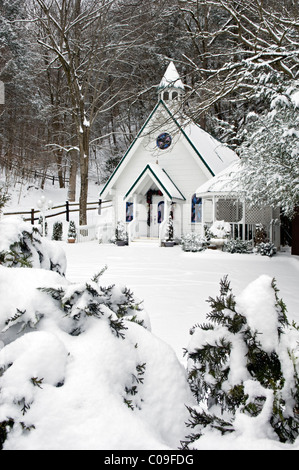 Cappella per matrimoni e la neve fresca a Gatlinburg, Tennessee Foto Stock