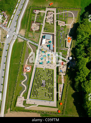 Vista aerea, labirinto, labirinto di siepi, Landesgartenschau Country Garden Exhibition Hemer, Maerkischer Kreis district Foto Stock