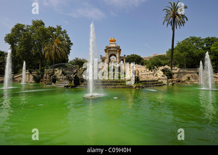 Cascada fontana progettata da Josep Fontseré e il suo assistente, Antoni Gaudí, Parc o Parque de la Ciutadella Park, Barcellona Foto Stock