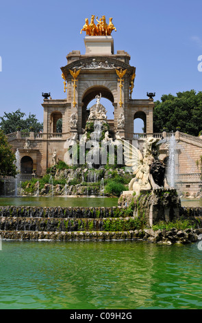 Cascada fontana progettata da Josep Fontseré e il suo assistente, Antoni Gaudí, Parc o Parque de la Ciutadella Park, Barcellona Foto Stock