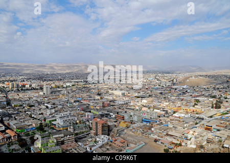 Panoramica, cityscape, case, viste dal El Morro mountain, landmark, deserto delle montagne del deserto, Arica, Norte Grande Foto Stock