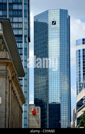 Deutsche Bank Zentrale banca tedesca sede grattacielo, il quartiere finanziario di Francoforte am Main, Hesse, Germania, Europa Foto Stock