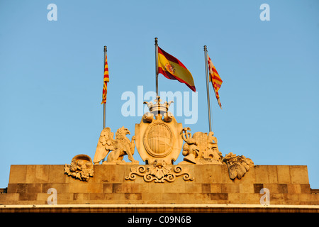 Town Hall, Spagnolo e Catalano bandiera, la bandiera della città di Barcellona, Plaça de Sant Jaume, Barcellona, in Catalogna, Spagna, Europa Foto Stock