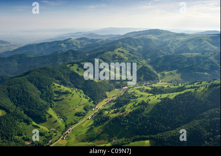 Vista aerea della valle del Wiesental, Foresta Nera meridionale, Baden-Wuerttemberg, Germania, Europa Foto Stock