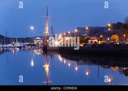 Serata presso il porto, Kinsale, County Cork, Repubblica di Irlanda, Isole britanniche, Europa Foto Stock