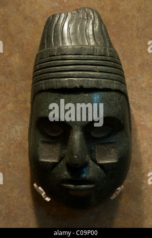 Maschera dell'acqua Azteca Chalchiutlicue dea, moglie di pioggia dio Tlaloc, nel Museo Nazionale di Antropologia di Città del Messico. Foto Stock