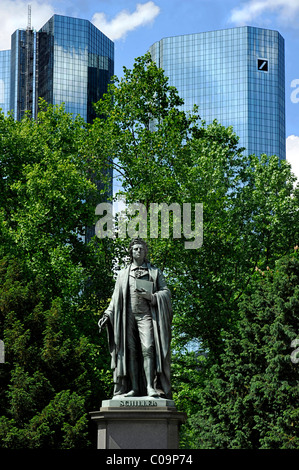 Friedrich Schiller monumento, Dresdner Bank Headquarters, fermata Taunusanlage park, il quartiere finanziario di Francoforte am Main, Hesse Foto Stock