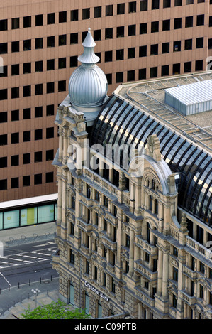 Edificio neoclassico della Dresdner Bank, il quartiere finanziario di Francoforte am Main, Hesse, Germania, Europa Foto Stock