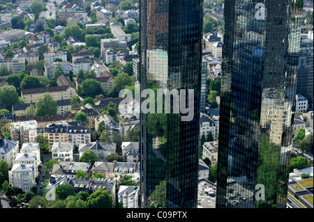 Case, Deutsche Bank grattacieli, il quartiere finanziario di Francoforte am Main, Hesse, Germania, Europa Foto Stock