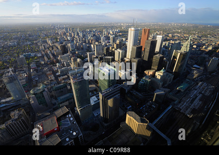 Vista della città dalla cima della CN Tower, Toronto, Ontario, Canada Foto Stock